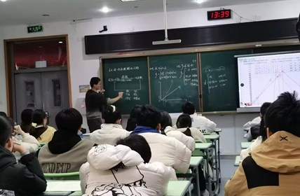 青春有力量 成长正当时 ——记园区初中数学学科培训基地（星海片区）暨赵立新名师工作坊联合活动